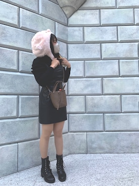 「GRL（グレイル）のパワショルハイネックリブニットトップス（ニット/セーター、ブラック系）」を使った、ピンクのかばさん（レディース・162cm）の秋コーディネート