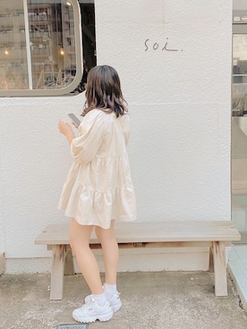 「GRL（グレイル）のアイテム（ワンピース/ドレス、ベージュ系）」を使った、ピンクのかばさん（レディース・162cm）の秋コーディネート