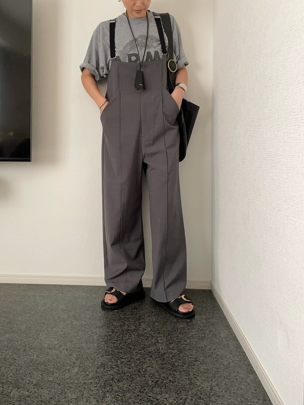 CAPRICIEUX LE'MAGEのアイテムを使った「サスペンダーパンツ」の