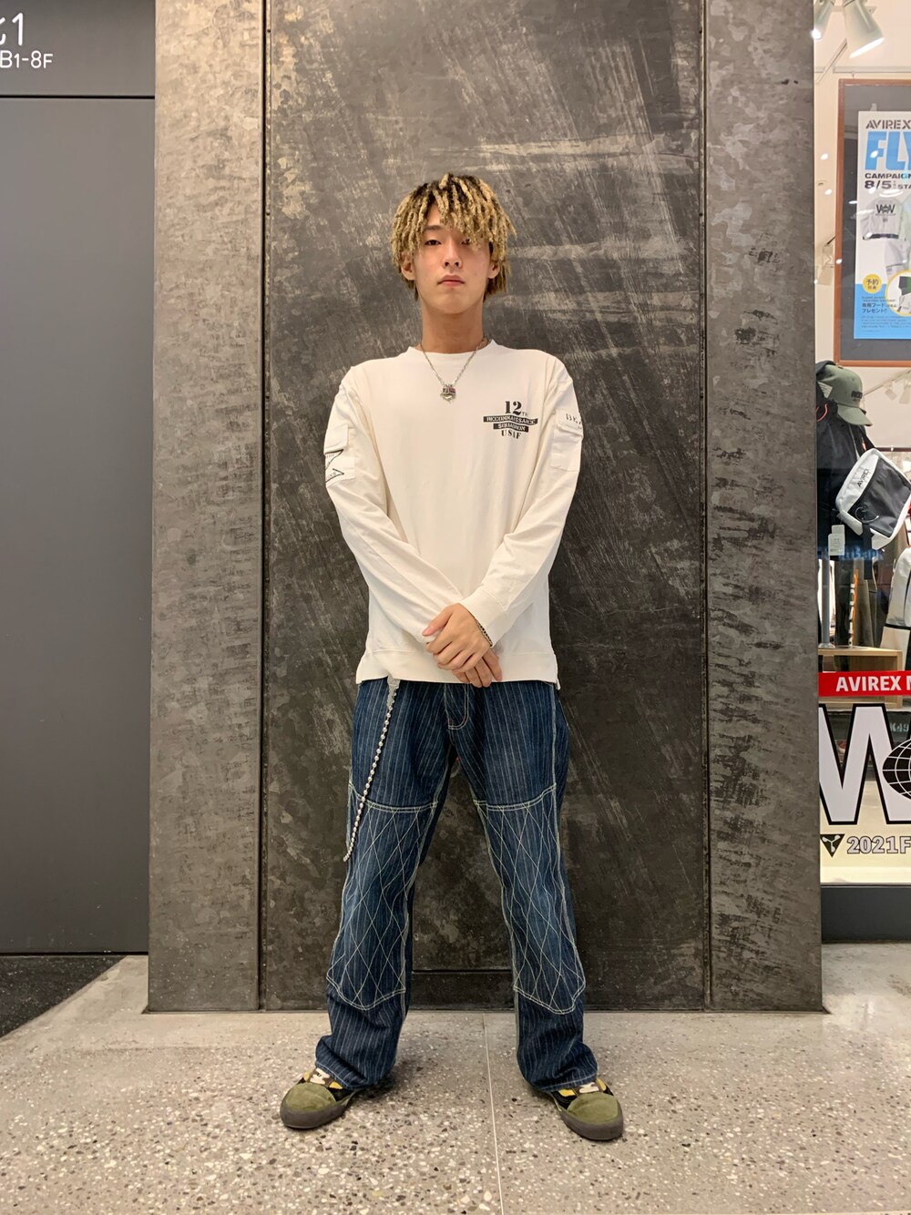 「AVIREX、ファッションの力を信じよう、VINTAGE、古着、デニム、ドレッド、ストリート、street、autumn、VANS」｜「AVIREXのフェイドウォッシュ ファティーグ 長袖 Tシャツ / LS FADE WASH FATIGUE T-SHIRT / アヴィレックス / AVIREX（Tシャツ/カットソー、ホワイト系）」を使った、Shomaさん（メンズ・178cm）の秋コーディネートの1枚目の写真
