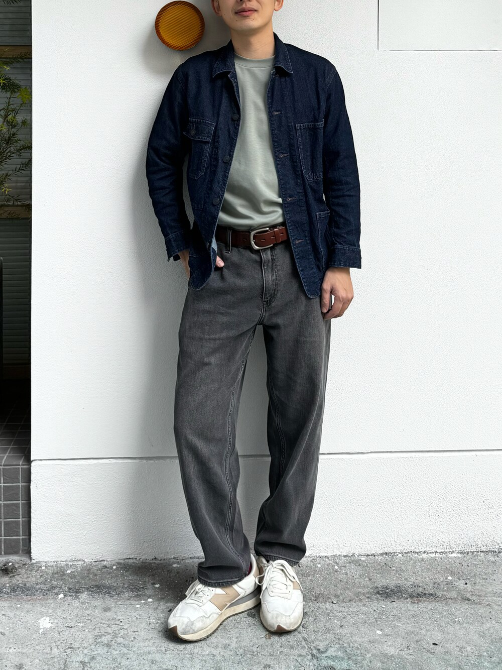 「メンズファッション、ユニクロコーデ、韓国スタイル、韓国ファッション、korea style、UNIQLO」｜「UNIQLOのアイテム（デニムパンツ、グレー系）」を使った、Keishiさん（メンズ・170cm）の春コーディネートの1枚目の写真
