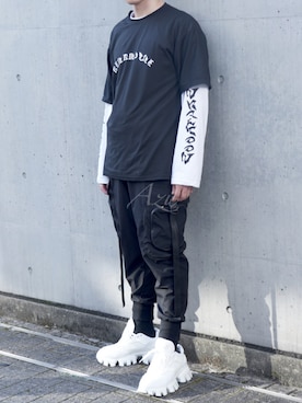 カーゴパンツを使った 白黒コーデ のメンズ人気ファッションコーディネート Wear