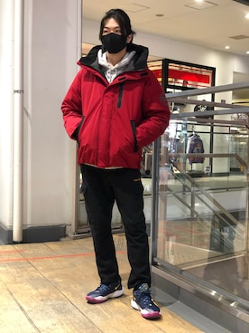 「アイテム（ダウンジャケット/コート、レッド系）」を使った、SHINさん（メンズ・176cm）の冬コーディネート