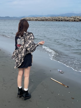 「海」｜「アイテム（ブーツ）」を使った、monaさん（レディース・162cm）の冬コーディネート
