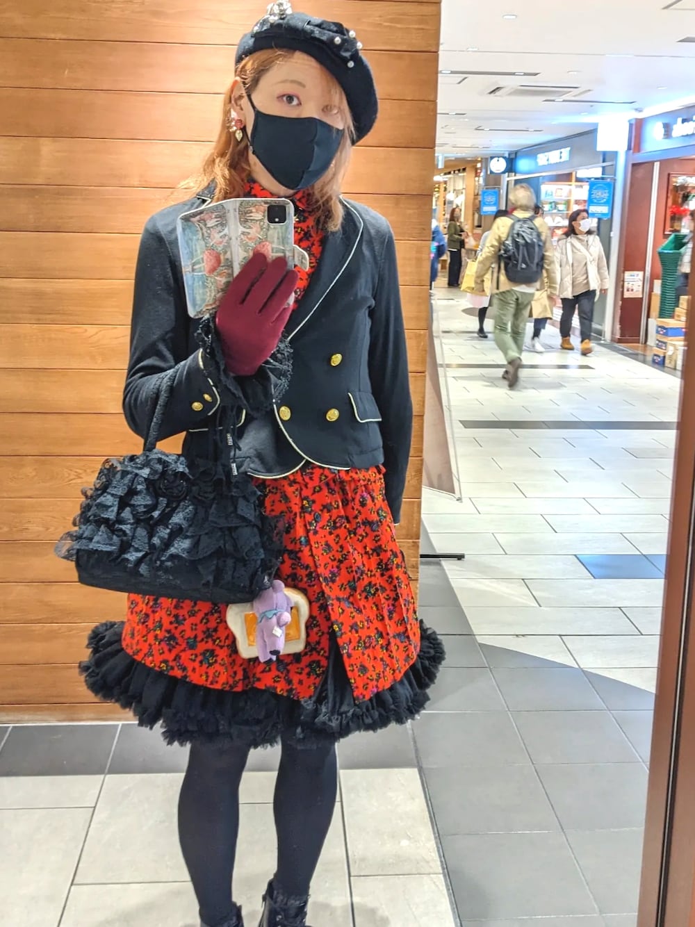 「服とコスメでなりたい自分に、休日コーデ、お洒落さんとつながりたい、スカートスタイル、古着」｜「しまむらのアイテム（ハンチング/ベレー帽、ブラック系）」を使った、ななお(七緒)さん（レディース・169cm）の冬コーディネートの1枚目の写真