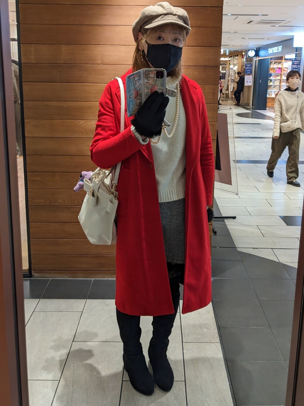 「休日スタイル、MTF、LGBT、シンプルコーデ、お洒落さんとつながりたい」｜「ZARAのアイテム（ステンカラーコート、レッド系）」を使った、ななお(七緒)さん（レディース・169cm）の冬コーディネートの1枚目の写真