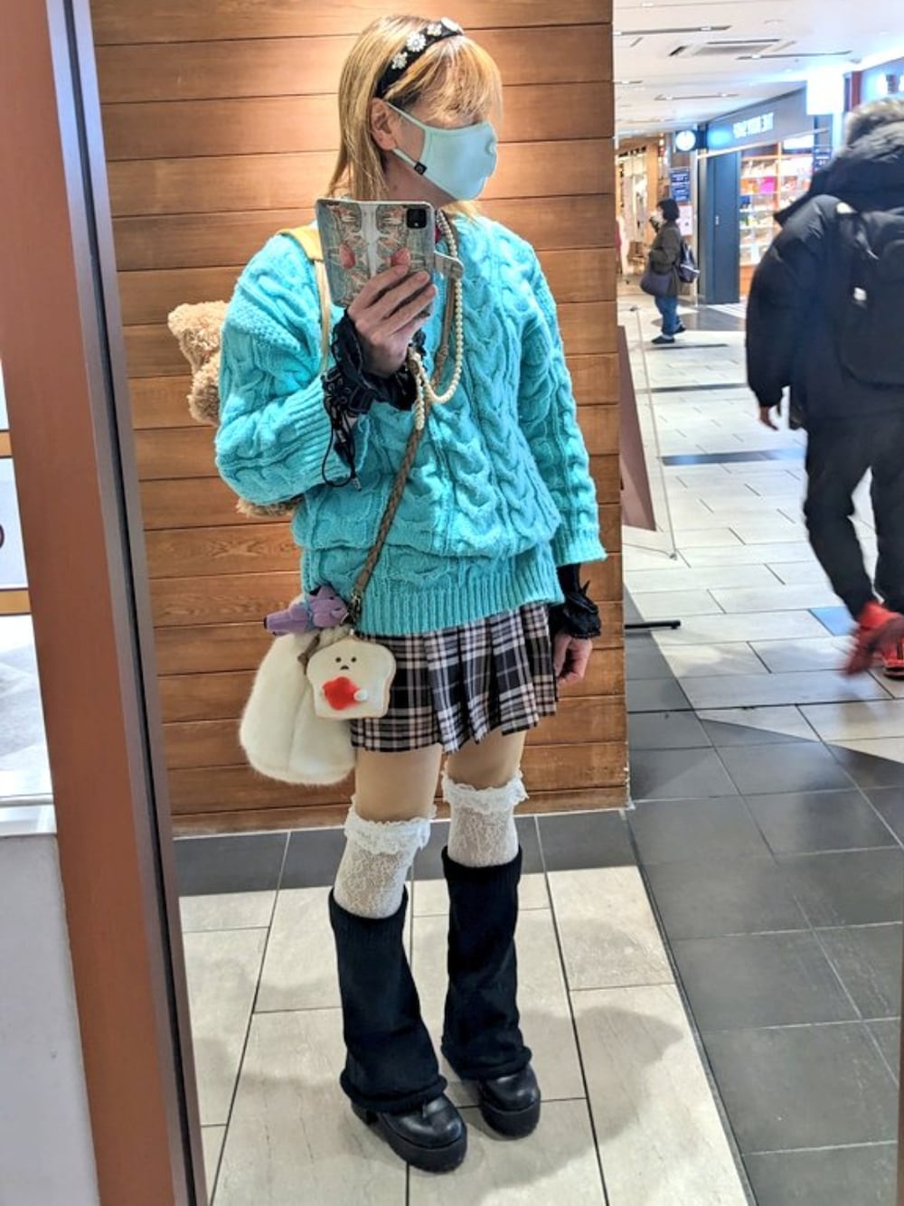 「休日コーデ、カジュアル、お洒落さんとつながりたい、今日のコーデ、地雷系ファッション」｜「OZZ ONESTEのアイテム（アームカバー、ブラック系）」を使った、ななお(七緒)さん（レディース・169cm）の冬コーディネートの1枚目の写真