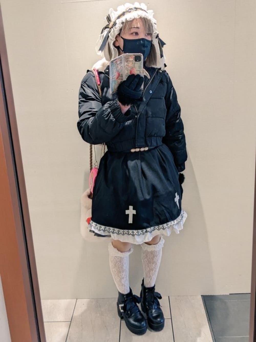 「休日スタイル、ストリートコーデ、ゴスロリ、お出かけコーデ、ブラックコーデ、LGBT、MTF」｜「夢展望のアイテム（ダウンジャケット/コート、ブラック系）」を使った、ななお(七緒)さん（レディース・169cm）の冬コーディネートの1枚目の写真