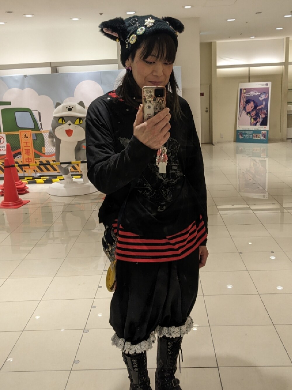 「しまむらのアイテム（Tシャツ/カットソー、レッド系）」を使った、ななお(七緒)さん（レディース・169cm）の冬コーディネートの1枚目の写真