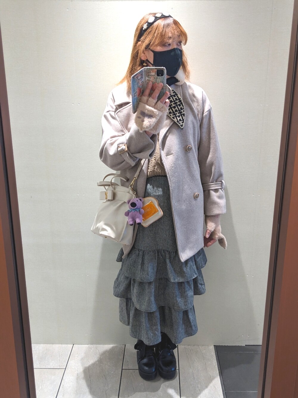 「休日コーデ、おしゃれさんと繋がりたい、MTF、LGBT、大人かわいい」｜「NICE CLAUPのアイテム（スカート、グレー系）」を使った、ななお(七緒)さん（レディース・169cm）の冬コーディネートの1枚目の写真