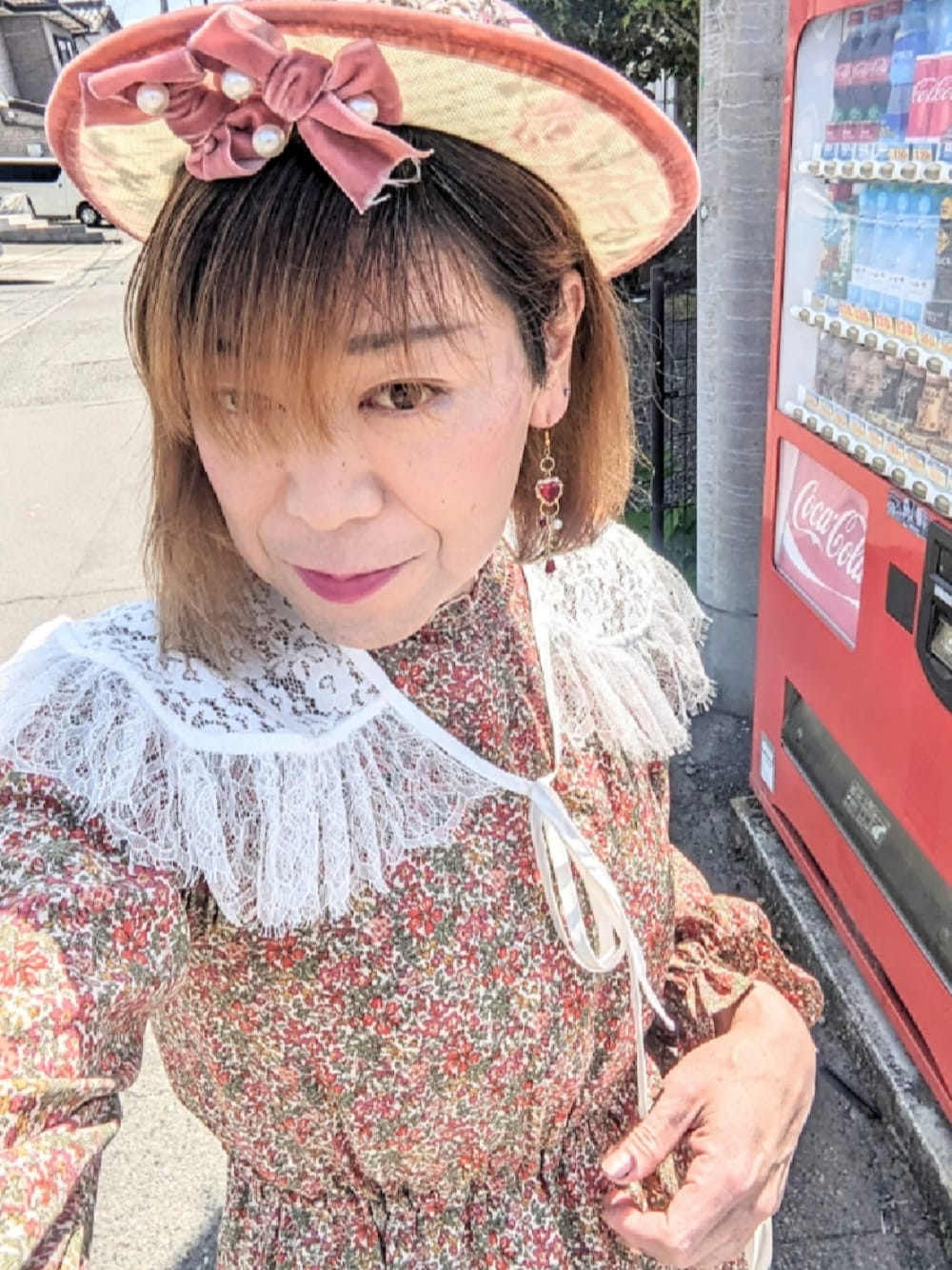 「お出かけコーデ、オトナカワイイ、ワンピースコーデ、シンプルスタイル、MTF、LGBT」｜「星箱ワークスのアイテム（ハット、ピンク系）」を使った、ななお(七緒)さん（レディース・169cm）の春コーディネートの1枚目の写真