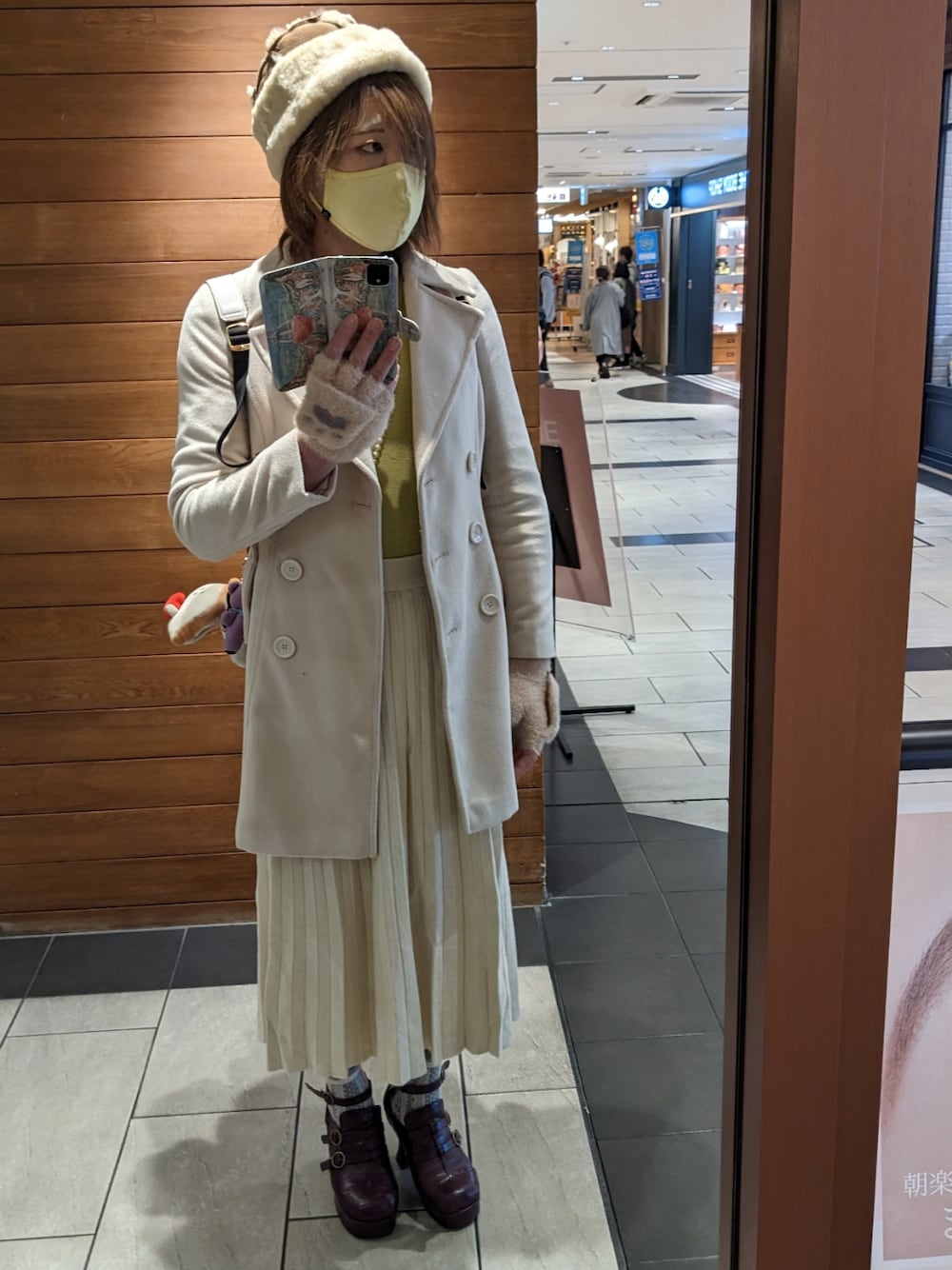 「休日コーデ、シンプルコーデ、冬コーデ」｜「不明のアイテム（スカート、ベージュ系）」を使った、ななお(七緒)さん（レディース・169cm）の冬コーディネートの1枚目の写真