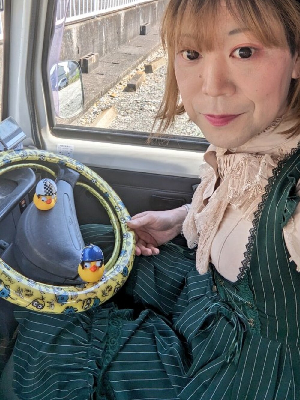 「休日コーデ、お出かけコーデ、シンプルコーデ、春、おしゃれさんと繋がりたい、MTF、LGBT」｜「OZZ ONESTEのアイテム（シャツ/ブラウス、ベージュ系）」を使った、ななお(七緒)さん（レディース・169cm）の春コーディネートの1枚目の写真