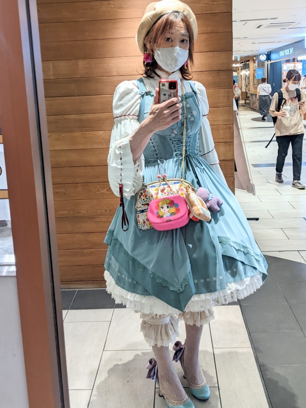 「服とコスメでなりたい自分に、休日コーデ、お洒落さんとつながりたい」｜「薔薇の帽子屋のアイテム（ハンチング/ベレー帽、ベージュ系）」を使った、ななお(七緒)さん（レディース・169cm）の冬コーディネートの1枚目の写真