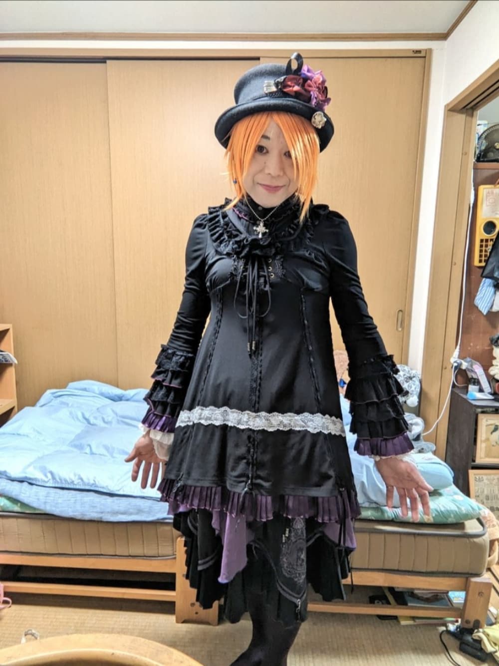 「黒コーデ、ハロウィンコーデ、ゴスロリ」｜「薔薇の帽子のアイテム（ハット、ブラック系）」を使った、ななお(七緒)さん（レディース・169cm）の秋コーディネートの1枚目の写真