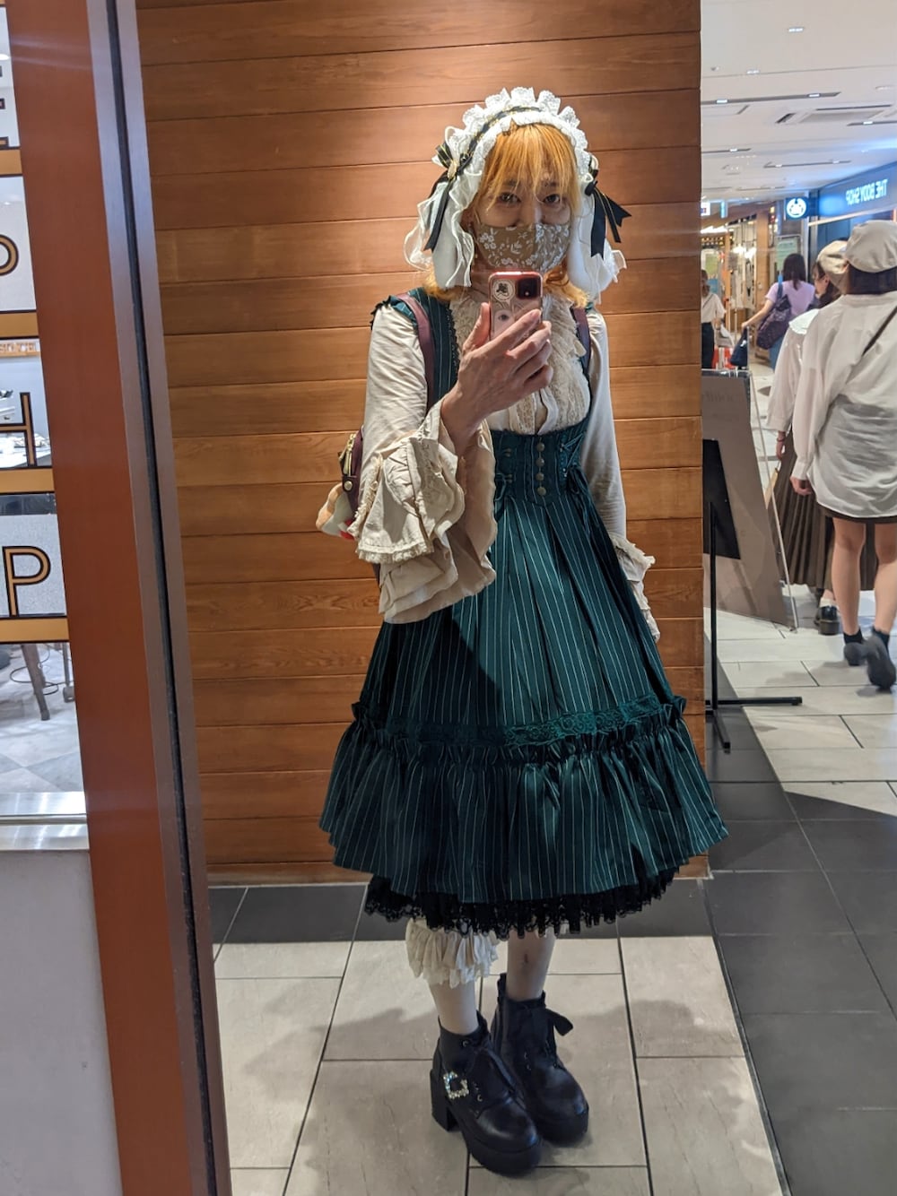 「ロリータ、ゴスロリ」｜「しまむらのアイテム（ブーツ、ブラック系）」を使った、ななお(七緒)さん（レディース・169cm）の冬コーディネートの1枚目の写真