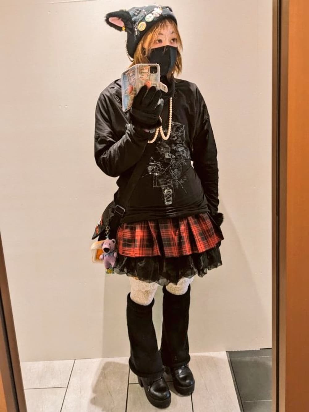 「サブカル、地雷、休日コーデ、MTF、LGBT」｜「SPINNSのワイド ニットレッグカバー（レッグウォーマー、ブラック系）」を使った、ななお(七緒)さん（レディース・169cm）の春コーディネートの1枚目の写真