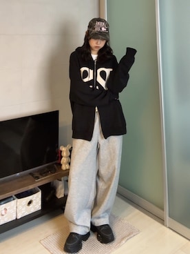 「アイテム（スウェットパンツ）」を使った、ながいゆなさん（レディース・160cm）の秋コーディネート