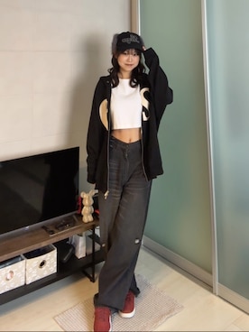 「アイテム（パーカー）」を使った、ながいゆなさん（レディース・160cm）の秋コーディネート