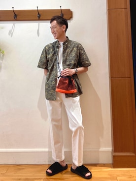 「NOLLEY’S（ノーリーズ）の総柄プリント ボタンダウン半袖シャツ リラックスシルエット 26SS（シャツ/ブラウス、グリーン系）」を使った、Tatsuo.YMさん（メンズ・182cm）の夏コーディネート