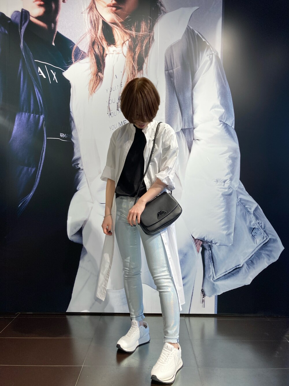 「シンプルコーデ、カジュアルコーデ、オーバーサイズ、Tシャツ、ジーンズ、ユニセックス、AXchanger、armaniexchange、シャツワンピ、低身長、春コーデ」｜「ARMANI EXCHANGEの【A|X アルマーニ エクスチェンジ】七分袖ノーカラーシャツワンピース(UNISEX CAPSULE)（シャツワンピース、ホワイト系）」を使った、K.MOEさん（レディース・155cm）の冬コーディネートの1枚目の写真