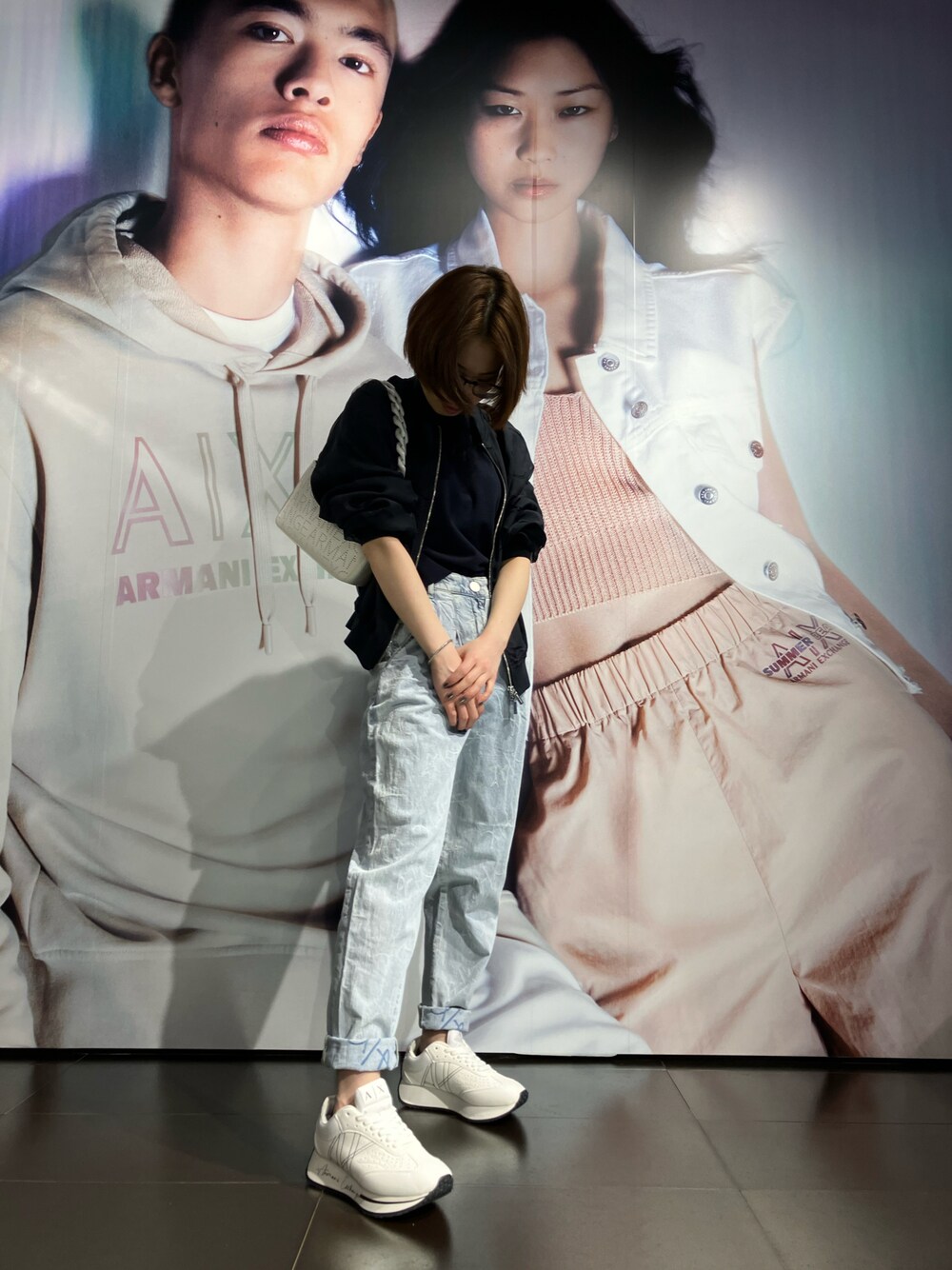 「春コーデ、シンプルコーデ、カジュアルコーデ、春カラー、オトナカジュアル、春アウター、ジーンズ、白スニーカー、低身長、AXchanger、armaniexchange、All Day Active」｜「ARMANI EXCHANGEの【A|X アルマーニ エクスチェンジ】オールオーバーロゴ　シフォンブルゾンジャケット（ブルゾン、ホワイト系）」を使った、K.MOEさん（レディース・155cm）の春コーディネートの1枚目の写真