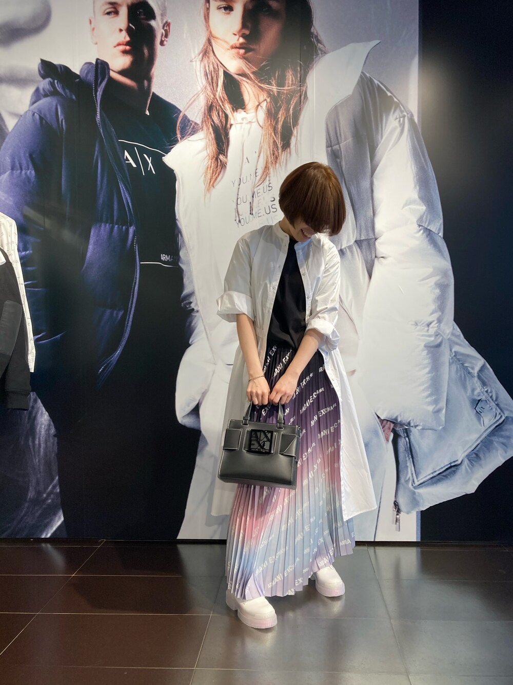 「シンプルコーデ、カジュアルコーデ、オーバーサイズ、ユニセックス、シャツワンピ、Tシャツ、スカート、AXchanger、armaniexchange、低身長、春コーデ」｜「ARMANI EXCHANGEの【A|X アルマーニ エクスチェンジ】七分袖ノーカラーシャツワンピース(UNISEX CAPSULE)（シャツワンピース、ホワイト系）」を使った、K.MOEさん（レディース・155cm）の冬コーディネートの1枚目の写真