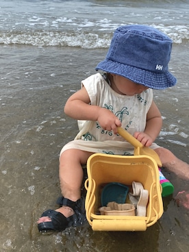 「HELLY HANSEN（ヘリーハンセン）のアイテム（帽子）」を使った、いろのふくさん（キッズ・90cm）の夏コーディネート