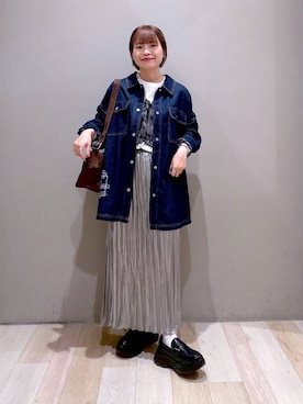 「LEPSIM（レプシィム）のデニムBIGスナップボタンシャツ　1023546（シャツ/ブラウス、ブルー系）」を使った、ayaka_lepsimさん（レディース・158cm）の夏コーディネート