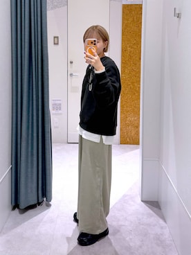 「LEPSIM（レプシィム）のサテンギャザーWストレートパンツ　600152（その他パンツ）」を使った、ayaka_lepsimさん（レディース・158cm）の秋コーディネート