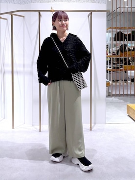 「LEPSIM（レプシィム）のサテンギャザーWストレートパンツ　600152（その他パンツ）」を使った、ayaka_lepsimさん（レディース・158cm）の秋コーディネート