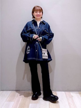 「LEPSIM（レプシィム）のデニムBIGスナップボタンシャツ　1023546（シャツ/ブラウス、ブルー系）」を使った、ayaka_lepsimさん（レディース・158cm）の夏コーディネート
