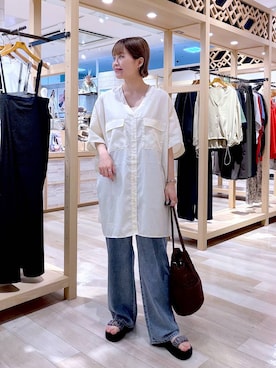 「LEPSIM（レプシィム）のスースーデニムストレートパンツ　637621（デニムパンツ、ブルー系）」を使った、ayaka_lepsimさん（レディース・158cm）の春コーディネート