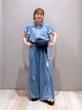 「LEPSIM（レプシィム）のイージーデニムパンツ　630150（デニムパンツ、ブルー系）」を使った、ayaka_lepsimさん（レディース・158cm）の春コーディネート