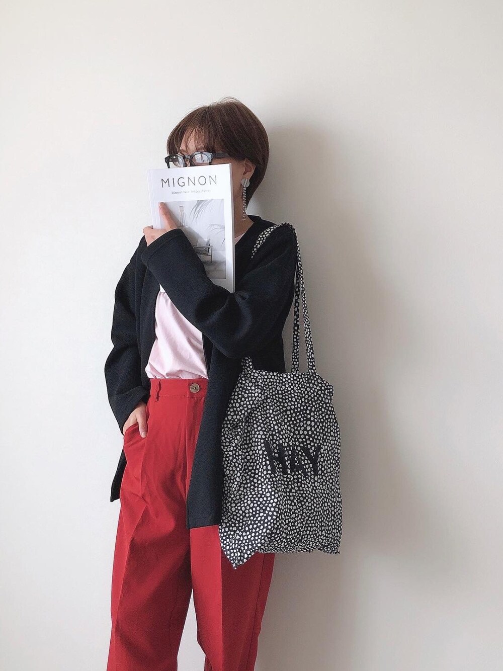 「ごきげんウィーク、母の日、春夏コーデ、ピンク、赤、hayトート、プチプラコーデ、オトナカジュアル」｜「KOBE LETTUCEのハイウエストストレートタックパンツ（スラックス、レッド系）」を使った、まなこさん（レディース・153cm）の春コーディネートの1枚目の写真