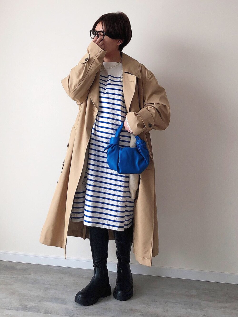「春服みてみて、春カラー、春コーデ、低身長、ロングブーツ、ブルー、ボーダー、トレンチコート、ユニクロ、ZARA」｜「UNIQLOのアイテム（サングラス、ブラック系）」を使った、まなこさん（レディース・153cm）の春コーディネートの1枚目の写真