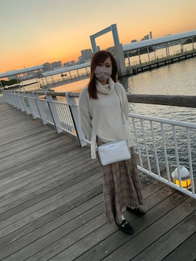 「GRL（グレイル）のタートルネックスリットニットトップス（ニット/セーター、ホワイト系）」を使った、 まおさん（レディース・159cm）の秋コーディネート