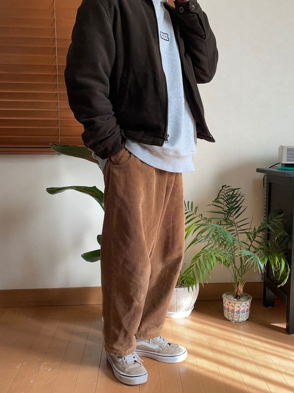 「カジュアル、シンプル、休日コーデ、今日のコーデ、低身長、ストリートMIX」｜「Banana Republicのアイテム（ジャケット/アウター、ブラウン系）」を使った、【金欠大学生】ときさん（メンズ・165cm）の春コーディネートの1枚目の写真