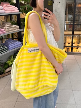 「URBAN RESEARCH（アーバンリサーチ）のBONGUSTA　NARAM WEEKENDBAG（トートバッグ、イエロー系）」を使った、萌桃さん（レディース・165cm）の夏コーディネート
