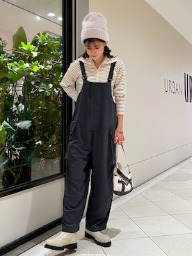 「ニット帽コーデ」｜「アイテム（オールインワン・サロペット）」を使った、萌桃さん（レディース・164cm）の秋コーディネート