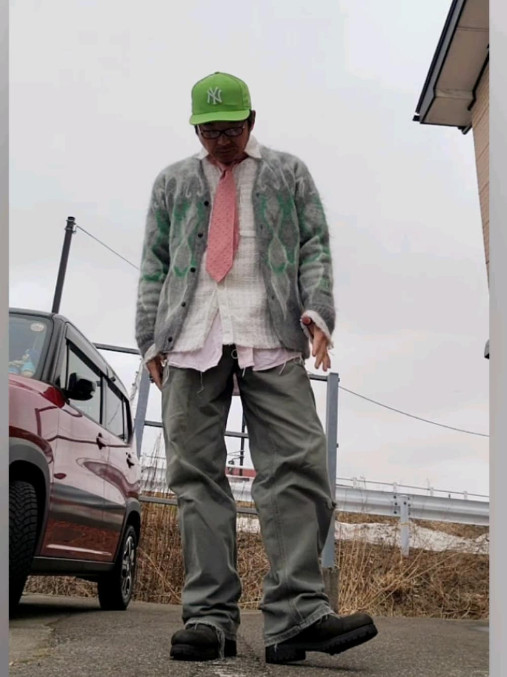 Carharttのデニムパンツ（グレー系）を使った人気ファッション