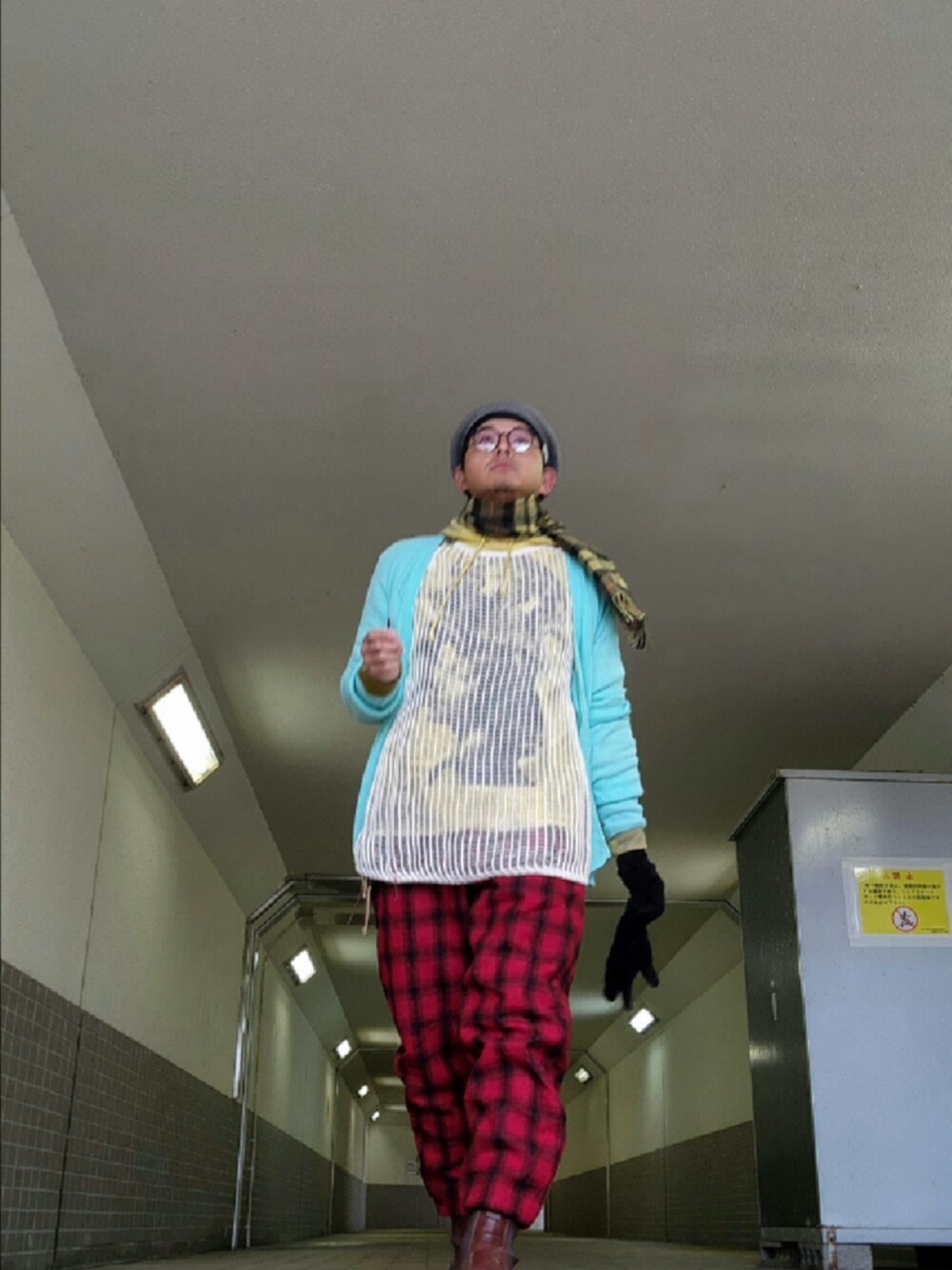 「落ち着きパンク」｜「Tricker'sのアイテム（ブーツ、ブラウン系）」を使った、hiroyukeeeeeeさん（メンズ・179cm）の春コーディネートの1枚目の写真
