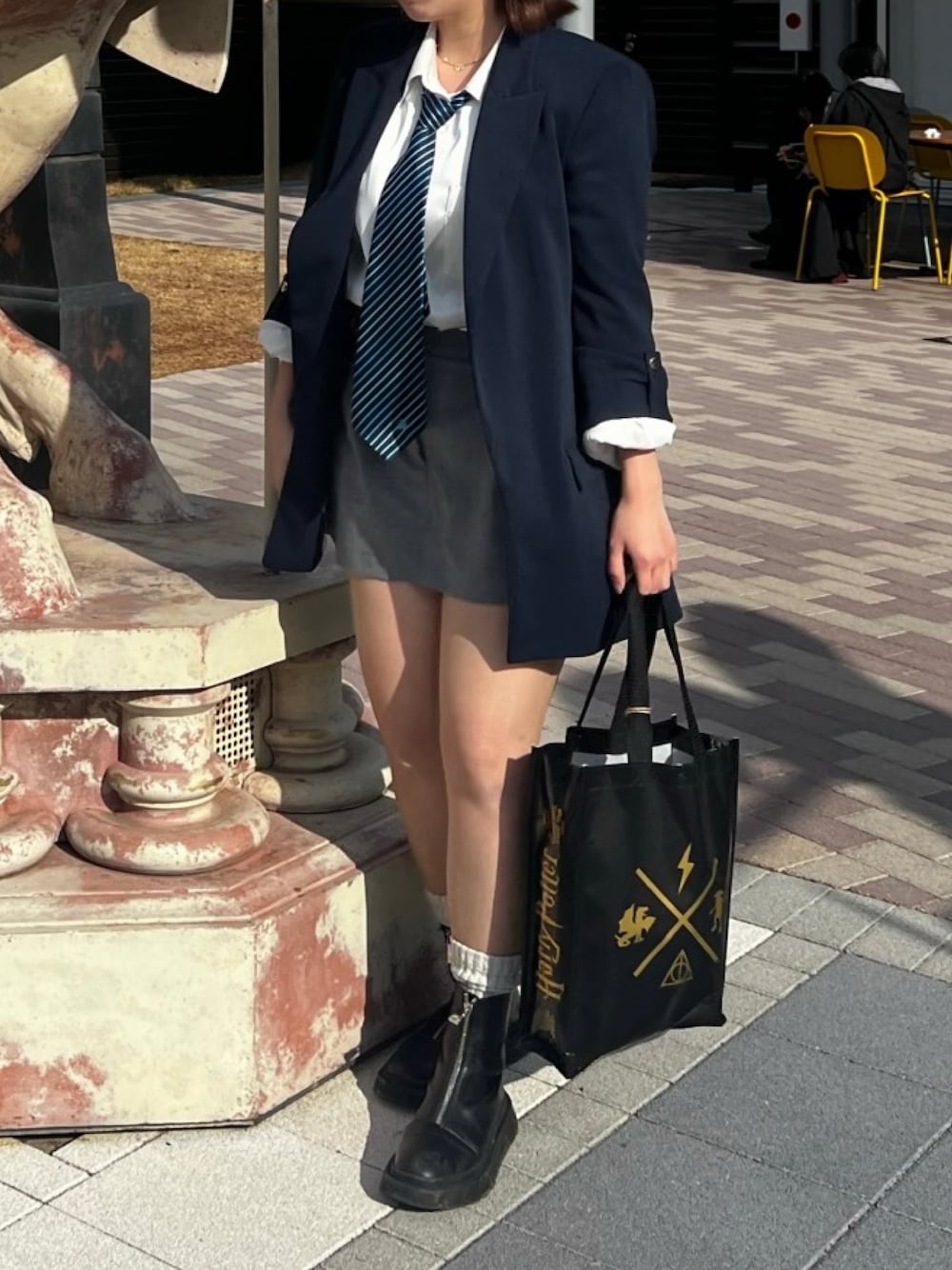 「ハリーポッタースタジオツアー、ZARA、ジャケット、制服、ザラ」｜「ZARAのアイテム（ノーカラージャケット、ブルー系）」を使った、nya000282さん（レディース・153cm）の春コーディネートの1枚目の写真