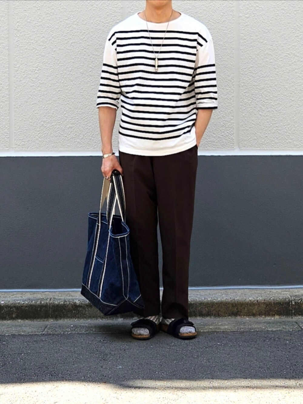 D・BLUE｜AUBERGEのTシャツ/カットソーを使ったコーディネート