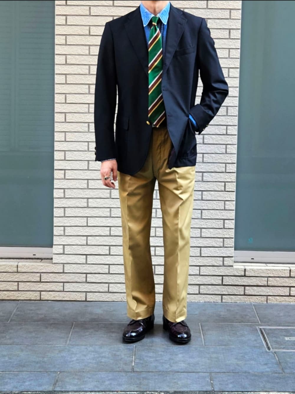 「秋コーデ、トラッド、紺ブレ、チノパン、今日のコーデ、大人カジュアル、休日コーデ、ネクタイ、オールデン、ootd、初老のこうでねぇと」｜「J.PRESSのJ.PRESS PEPPIN MERINO ネイビーブレザー（テーラードジャケット、ブルー系）」を使った、D・BLUEさん（メンズ・170cm）の秋コーディネートの1枚目の写真