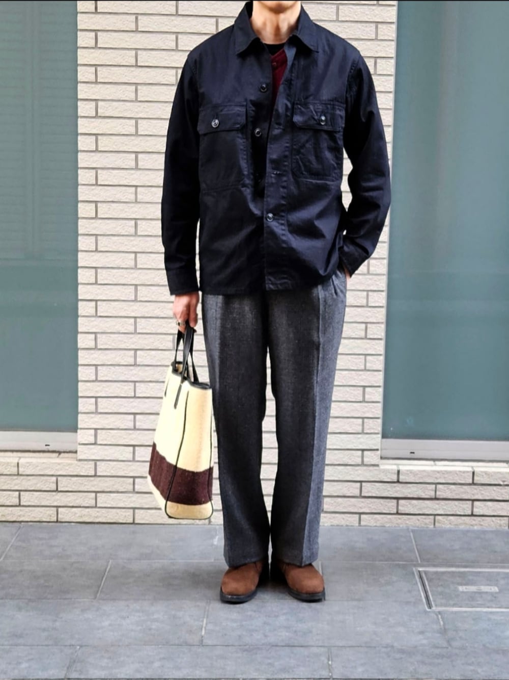 「今日のコーデ、大人カジュアル、休日コーデ、ベスト、ootd、初老のこうでねぇと、ウールパンツ、トートバッグ、チャッカブーツ」｜「A VONTADEのA VONTADE ブラックヘリンボーン ユーティリティジャケット（その他アウター、ブラック系）」を使った、D・BLUEさん（メンズ・170cm）の秋コーディネートの1枚目の写真