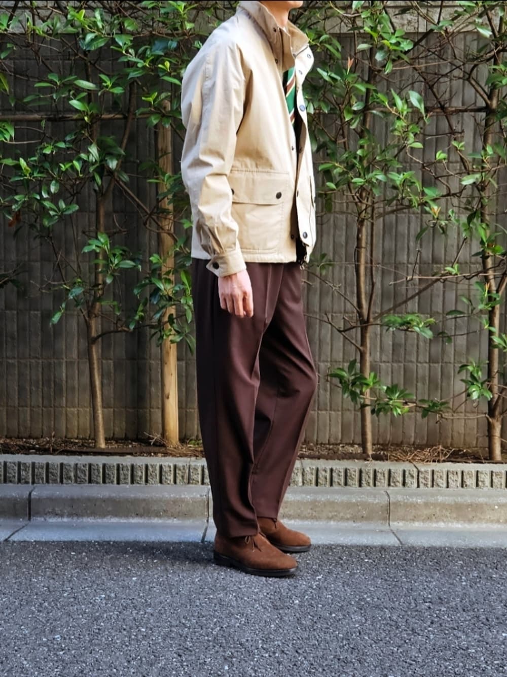 「チャッカブーツ、大人コーデ、休日コーデ、古着MIX、バブアー、メンズファッション、メンズコーデ、ネクタイコーデ、ootd、秋コーデ」｜「BarbourのBarbour BEAULIEU コットンブルゾン サンドベージュ　USED（ブルゾン、ベージュ系）」を使った、D・BLUEさん（メンズ・170cm）の秋コーディネートの1枚目の写真