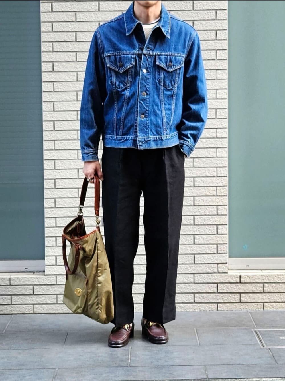 「今日のコーデ、大人カジュアル、休日コーデ、ootd、初老のこうでねぇと、Gジャン、デニムジャケット、黒パンツ、シルバーアクセサリー、リーバイス、ビットローファー」｜「Levi'sのLEVI'S 70505 4th bigE 60-70's Vintage（デニムジャケット、ブルー系）」を使った、D・BLUEさん（メンズ・170cm）の秋コーディネートの1枚目の写真