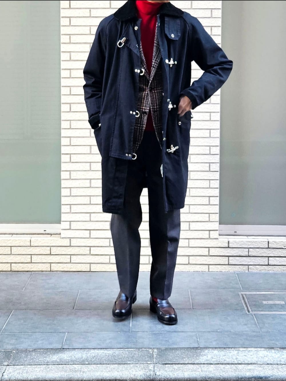 「ベレー帽×メガネ、ファイヤーマンコート、タートルネックニット、メンズファッション、大人カジュアル、休日コーデ、ローファー、ヴィンテージ、赤ソックス、初老のこうでねぇと、テーラードジャケット」｜「MICHAEL CLASSIC APPARELのMICHAEL CLASSIC APPAREL ファイヤーマンコート USED （その他アウター、ブラック系）」を使った、D・BLUEさん（メンズ・170cm）の春コーディネートの1枚目の写真