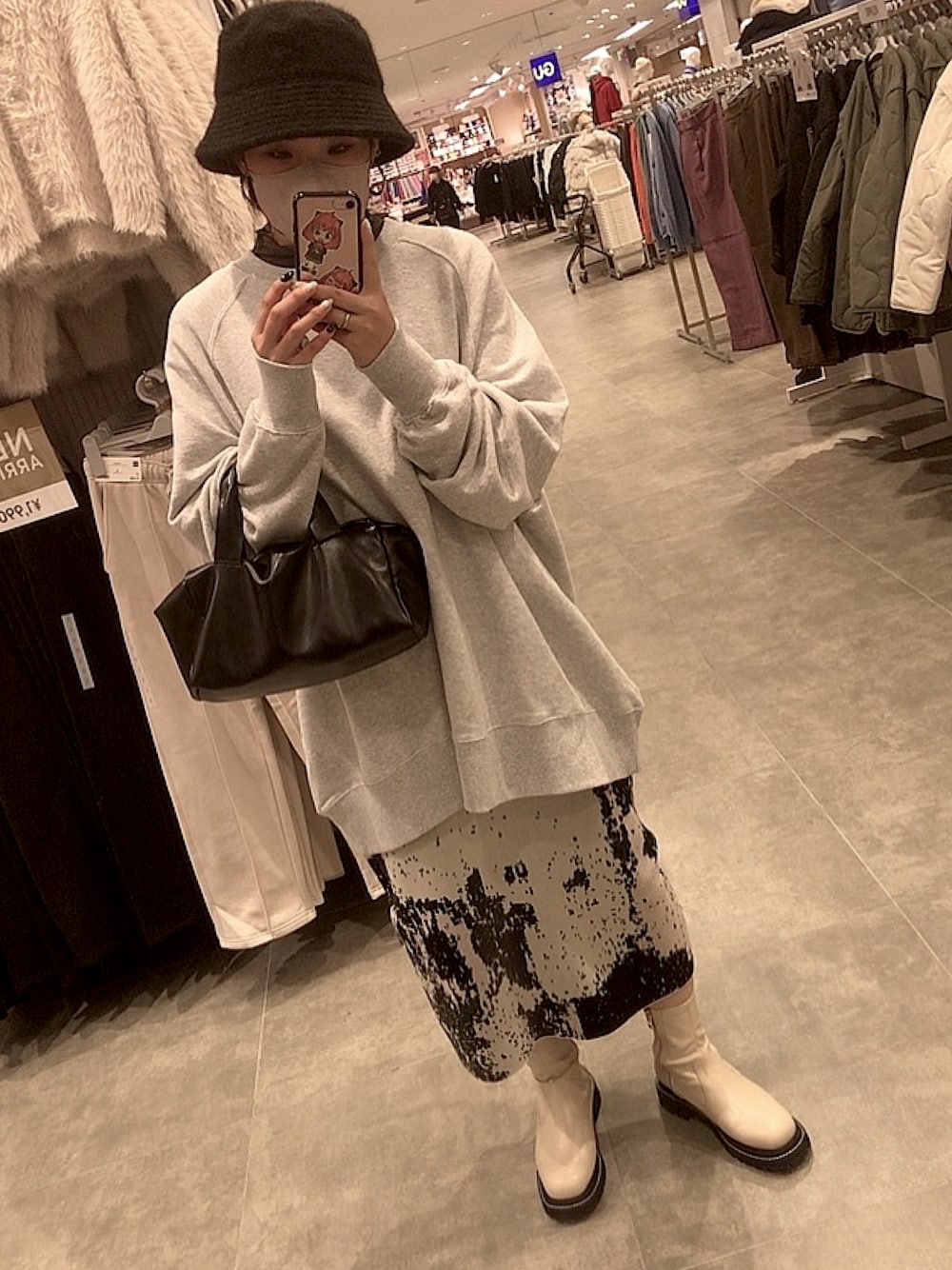 「秋のコーデ、オトナカジュアル、大人女子、いいね、save、フォローお願いします🤑、ショートブーツ、オーバーサイズ、スカート、お洒落さんとつながりたい、帽子、グレー、シースルー、タートルネック」｜「ORiental TRafficのタンクソールストレッチブーツ/11414（ブーツ、ホワイト系）」を使った、teyonnngさん（レディース・159cm）の秋コーディネートの1枚目の写真